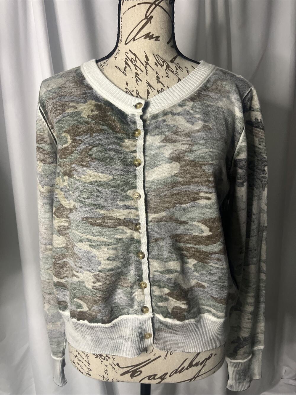 White Birch Long Sleeve Button Front Cardigan Camo Women’s Medium